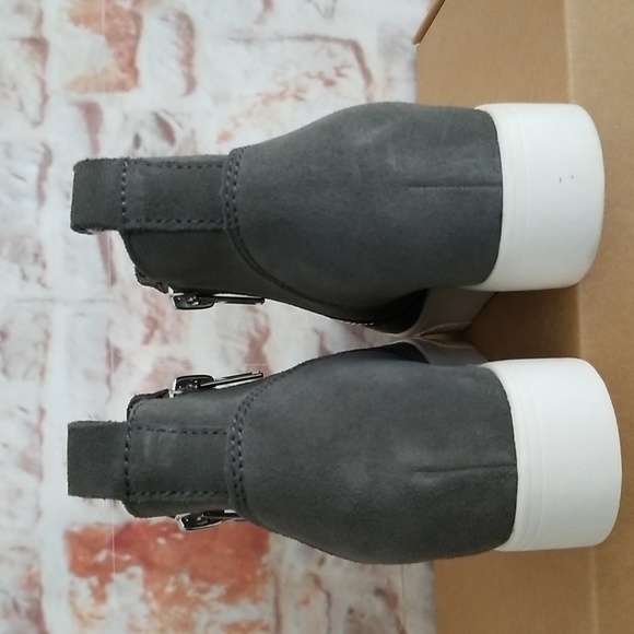 New Steve Madden Wedgie Leather Sneakers - Picture 5 of 13